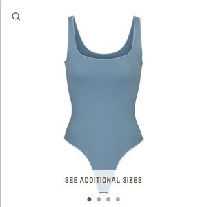 SKIMS ESSENTIAL SCOOP NECK BODYSUIT ARCTIC / XXS/XS